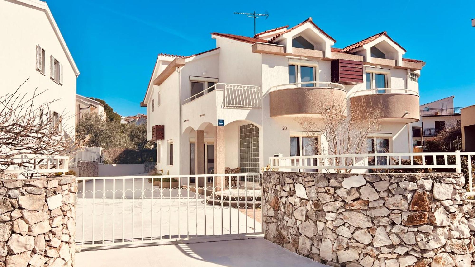 Luxury Beach Apartment W Sunset Sea Views Szybenik Zewnętrze zdjęcie